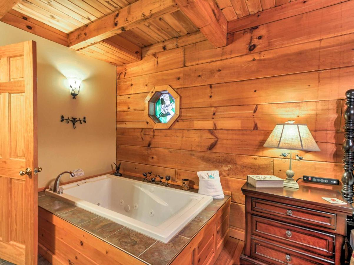 Cozy Nest Gatlinburg Cabin With Porch And Jacuzzi! Vila Exterior foto