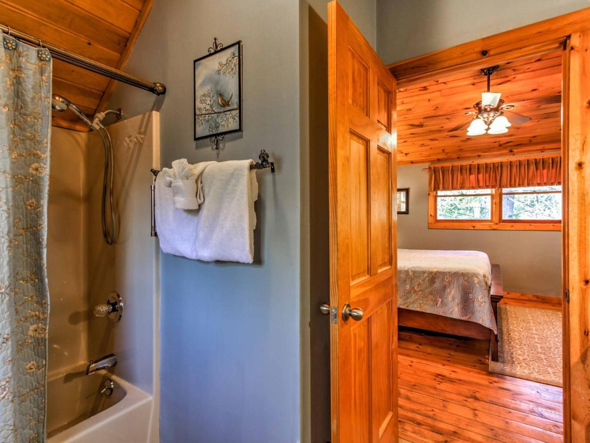 Cozy Nest Gatlinburg Cabin With Porch And Jacuzzi! Vila Exterior foto